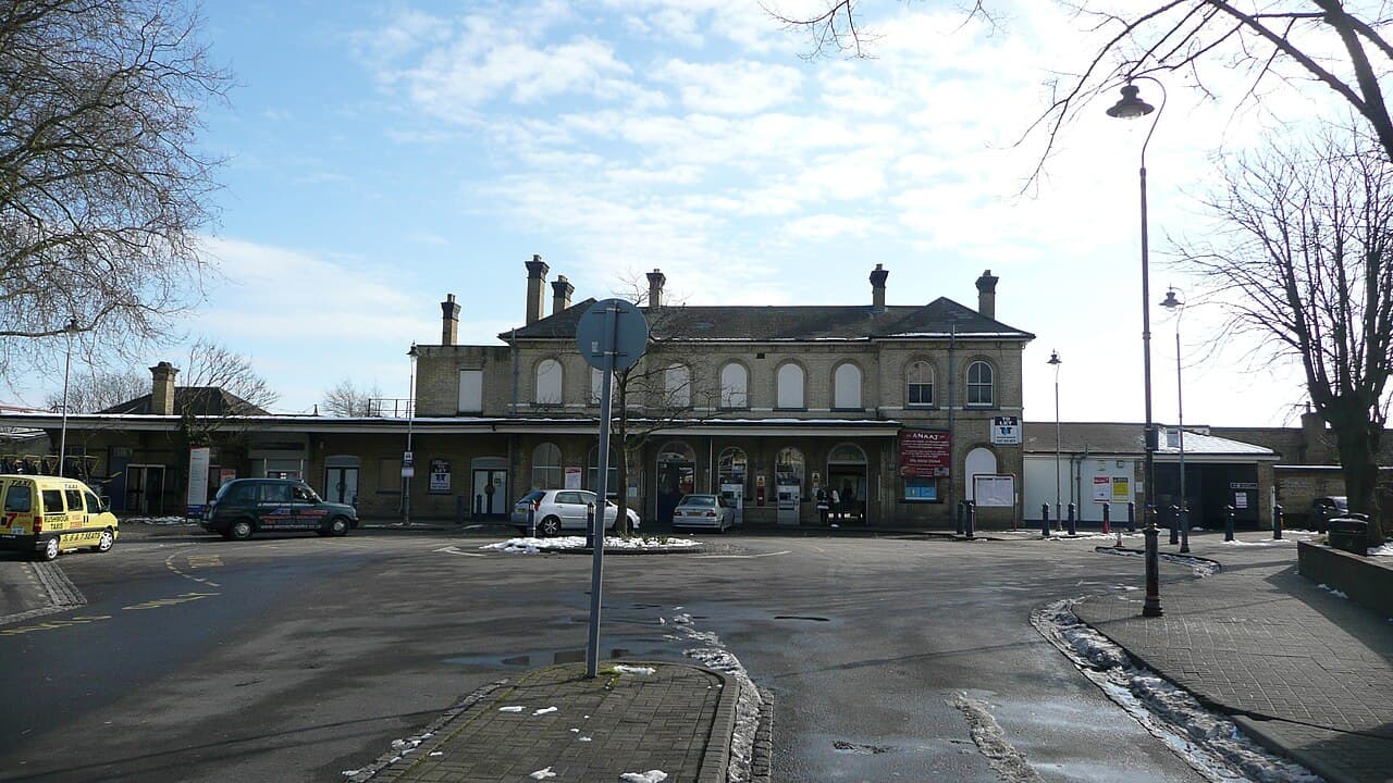 Aldershot railway station building